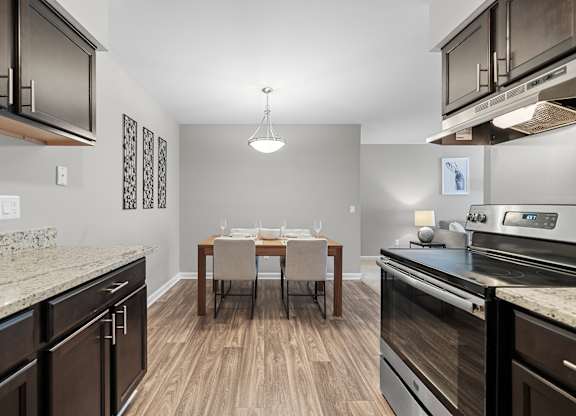 Dining Area at Lakeside Village Apartments, Clinton Township, MI, 48038