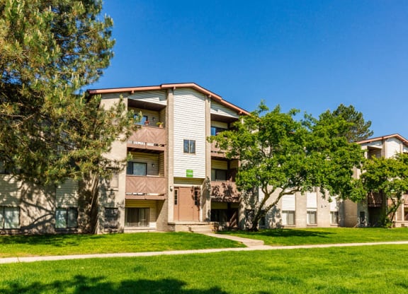 Exterior building at Woodland Villa Apartments, Westland, MI near Plymouth, Canton, Livonia, Detroit
