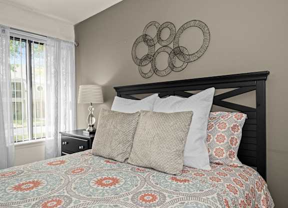 Large Bedroom at Park Lane Apartments, Southfield, 48033