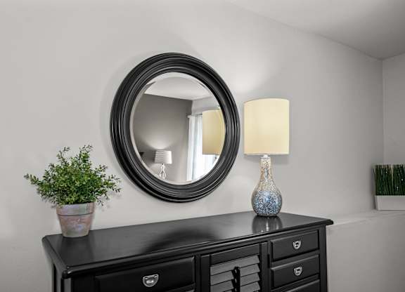 Black Round Wall Mirror at Park Lane Apartments, Michigan