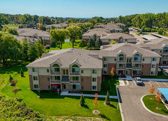 New Apartments for Rent at Prentiss Pointe Apartments in Harrison Township