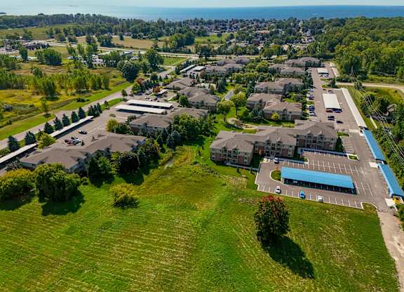 New Apartments for Rent at Prentiss Pointe Apartments in Harrison Township