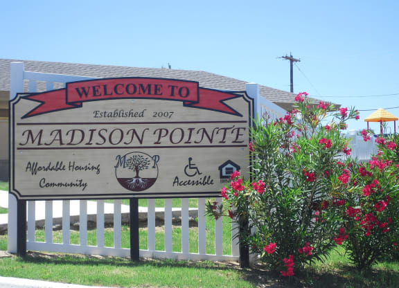 Monument at Madison Pointe Apartments, Cotulla, TX, 78014