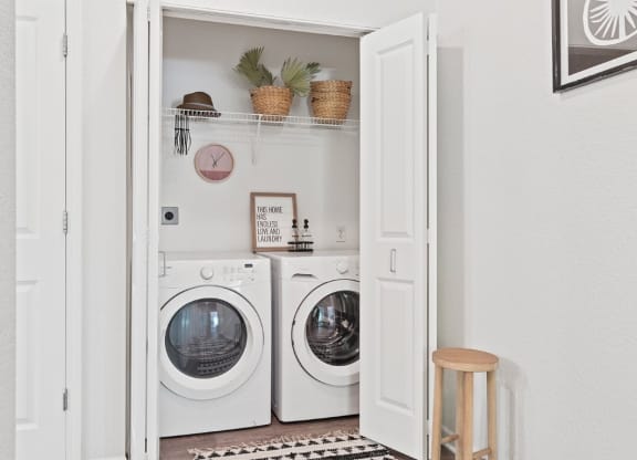 Model Laundry at 808 Berry Place, Saint Paul, MN 55114