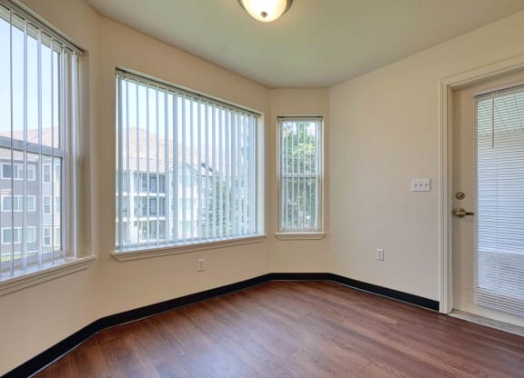 Balmoral_Apartment Dining Area