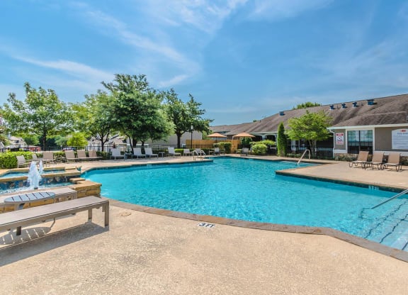 Beckley_Outdoor Swimming Pool