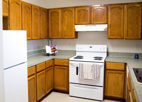 Cathy's Pointe_Model Apartment Kitchen