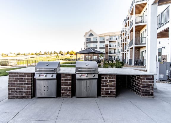 Dominium-Centennial Crossings-Grilling Area