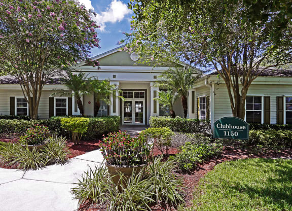 Dominium-Crossings at Cape Coral-Exterior Clubhouse