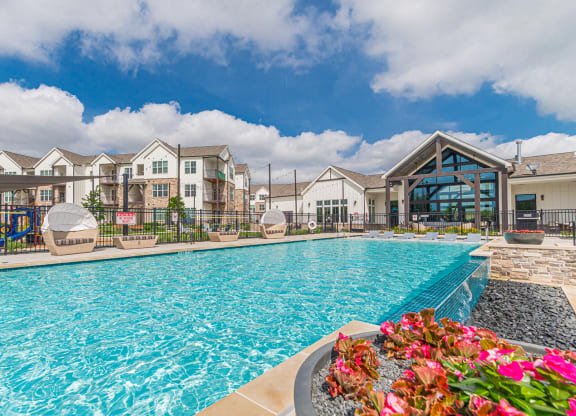 Dominium-Crossroad Commons-Pool