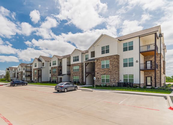 Dominium-Crossroad Commons-Exterior at Crossroad Commons, Manor
