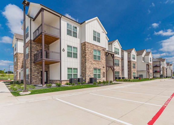 Dominium-Crossroad Commons-Exterior at Crossroad Commons, Manor Texas
