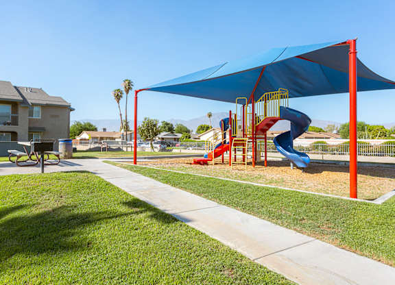 Dominium-Desert Palms-Playground