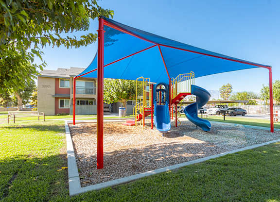Dominium-Desert Palms-Playground