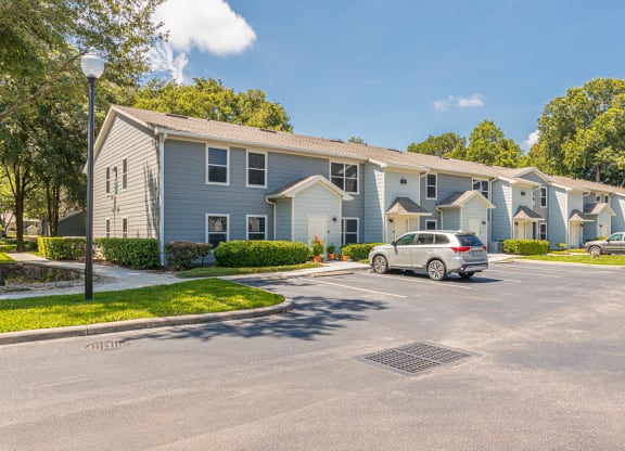 Dominium-Enclave at Pine Oaks-Exterior