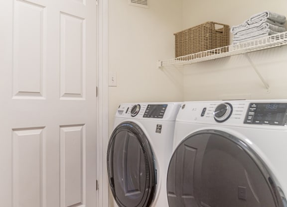 Dominium-Franklin Park-Laundry