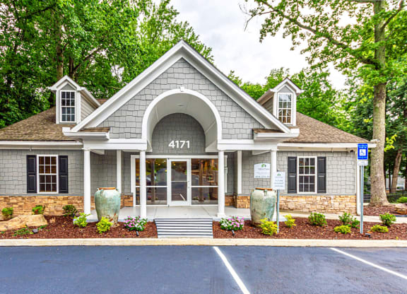 Dominium-Fulton Pointe-Leasing Office
