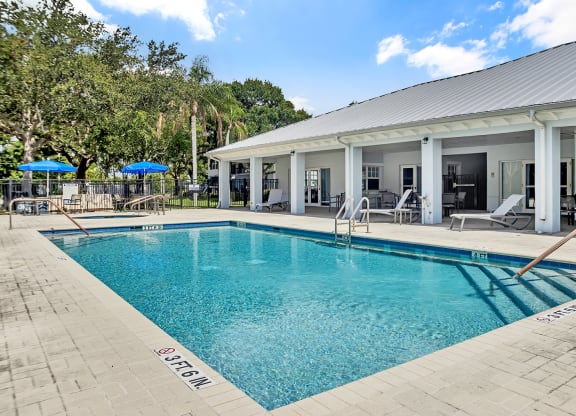 Dominium-Groves of Delray-Pool