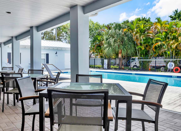 Dominium-Groves of Delray-Community Patio