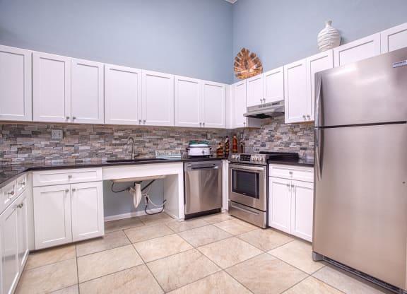 Dominium-Groves of Delray-Community Kitchen