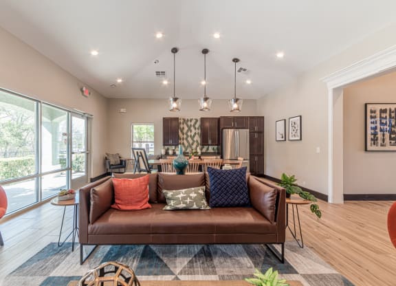 Dominium-Kinwood-Clubhouse