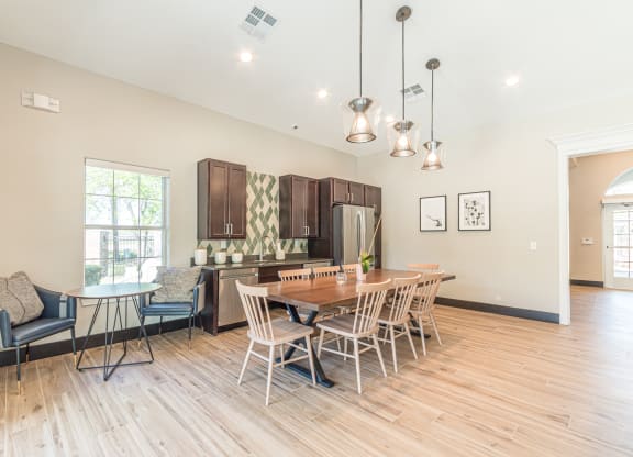 Dominium-Kinwood-Community Kitchen