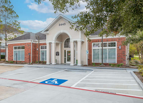 Dominium-Knolls at West Oaks-Leasing Office