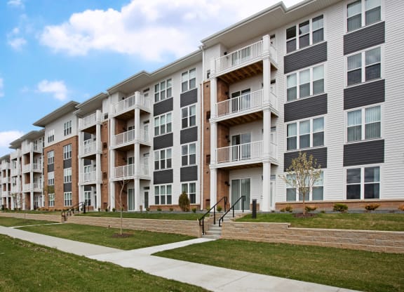 Exterior View at Landings of Lexington, Lexington, MN 55014