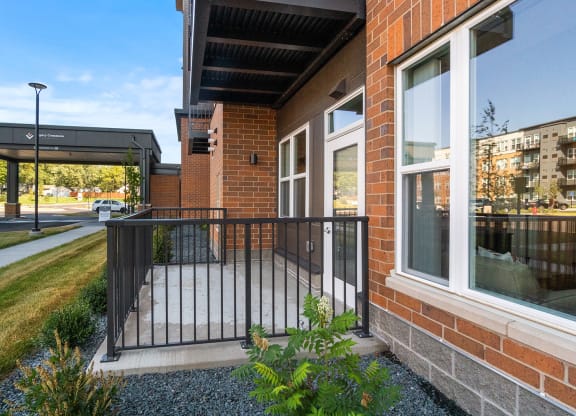 Outdoor Patio Area at Signal Hills 55+ Apartments, West St. Paul, MN, 55118