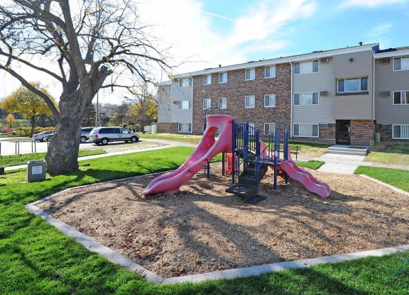 Lonnie Adkins Court_Outdoor Playground