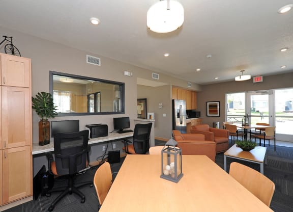 Lonnie Adkins Court_Business Center