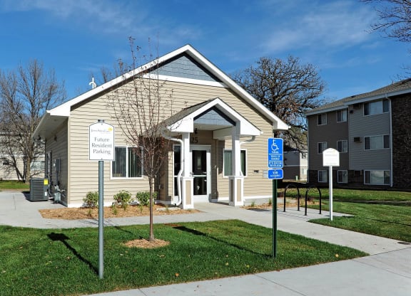 Lonnie Adkins Court_Leasing Office Exterior