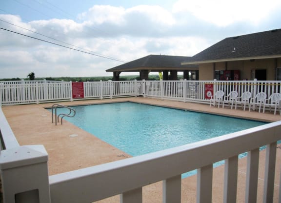 Pool at Madison Pointe Apartments, Texas, 78014