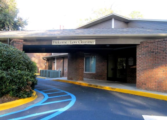 Mossy Oaks_Leasing Office Exterior