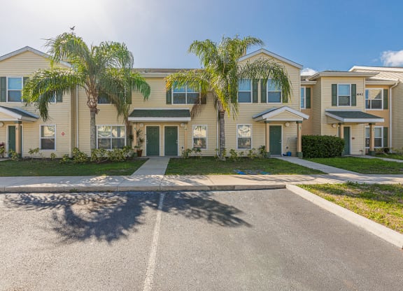 Dominium-Oak Meadows-Exterior
