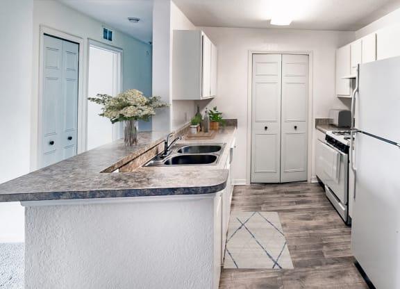 Dominium-Oaks at St John-Staged Kitchen