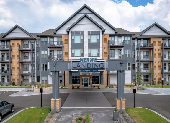 Building Exterior View at Oaks Landing 55+ Apartments, New Brighton, 55112
