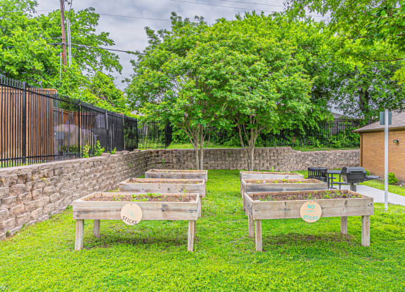 Dominium-Park-Manor-Community-Garden-3-WEB.jpg