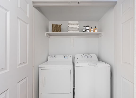 Dominium-Park-Manor-Staged-Laundry-WEB.jpg