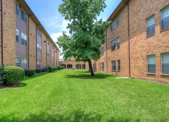 Silver Gardens_Courtyard
