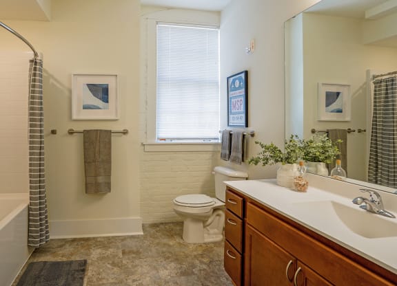 Bathroom With Bathtubat Upper Post Flats, Minnesota, 55111