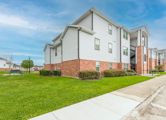 Green Space at Vermillion Apartments, Houston Texas