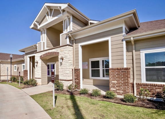 Leasing Office Exterior at Windy Ridge, Texas
