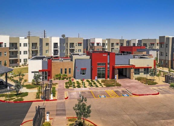 Building Exterior View at Aviara Flats, Phoenix, AZ 85035