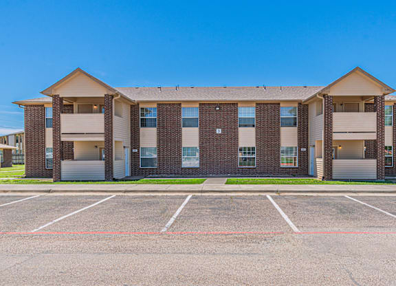 Dominium_Cathys Pointe_Exterior 3.png
