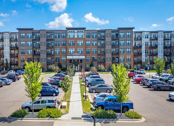 Dominium_Harbor at Twin Lakes_Exterior 2.jpg