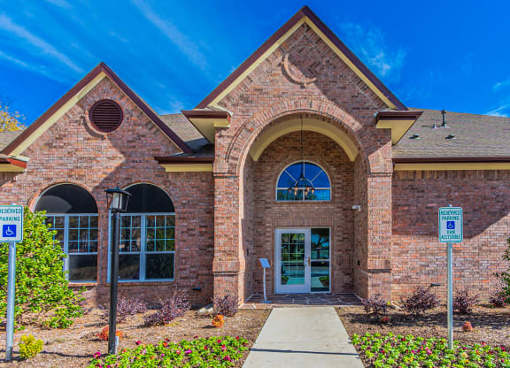Dominium_Hickory Manor_Close-Up Leasing Office-Clubhouse Exterior Entrance