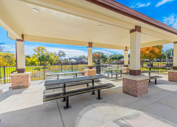 Dominium_Hickory Manor_Outdoor Picnic Pavilion