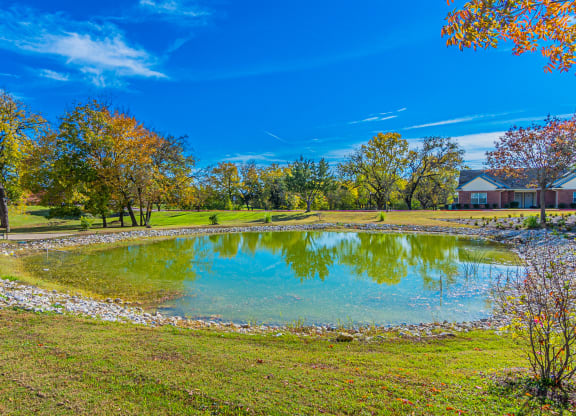 Dominium_Hickory Manor_Exterior Pond Feature