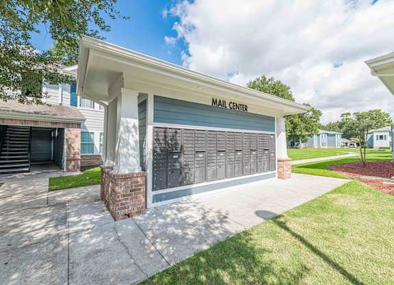 Dominium_Lakecrest_Mail Center.jpg